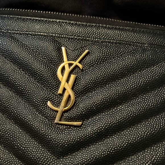 CASSANDRE MATELASSÉ LARGE POUCH IN GRAIN DE POUDRE LEATHER
BLACK. - Picture 5 of 10